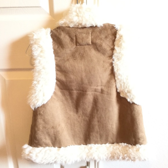 ⬇️PRICE FAUX FUR VEST/JACKET ❤️ - Picture 2 of 5